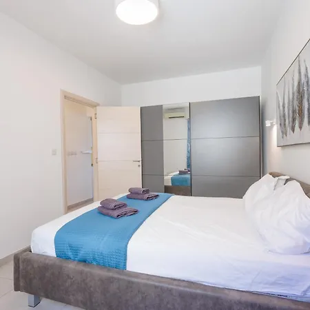 2br In Swieqi Near St Julians By Quicktrips דירה *